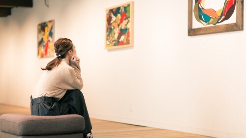 これからの時代に求められるのは、「正しい問いを立てることができる洞察力とユニークな視点」だという。（※写真はイメージです／PIXTA）