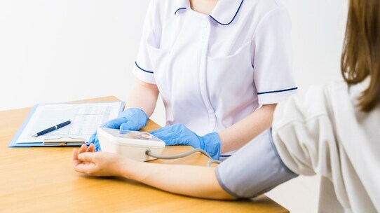 中小企業でも実現できる!「定期健康診断」を活用した健康経営【産業医が解説】