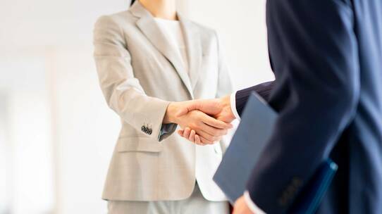 商談苦境時を乗り越える魔法のフレーズ。カギは“お客様と一緒に困る”こと