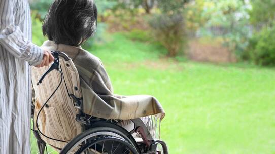 親の介護…「あまり手伝えないから、お金を少し多めに出すよ」は断ったほうがいい理由【FPが警告】