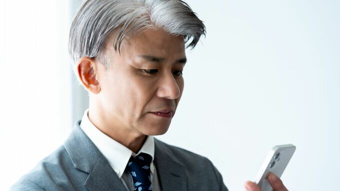 「もう、誰からも連絡が来ません」…年収450万円・再雇用で働く61歳元営業部長。“財布を開き続けた”果ての「大きすぎる代償」
