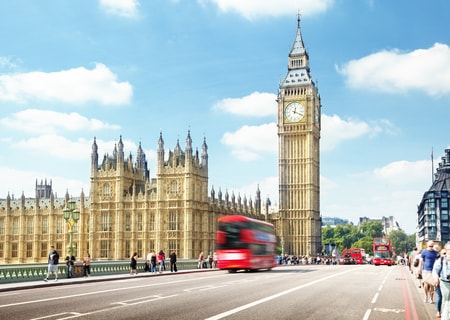 新型コロナウイルス感染で休んでいた英国のジョンソン首相が公務に復帰した。