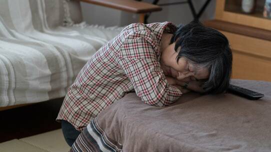 共働き&年金31万円夫婦…ゆとりのはずが〈90代老親介護〉壮絶プロジェクトに「体も財布も痛すぎる」