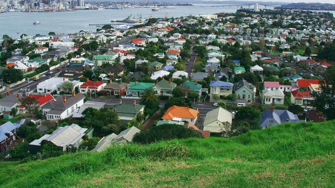 不動産の「オークション」販売が熱気を帯びる10～11月