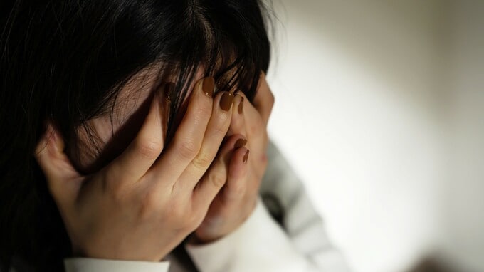 友人から「吐きそう」「消えろ」壮絶な誹謗中傷を受けた女子大生…。裁判で肝となる暴言は「ストーカー女」であるワケ【弁護士が解説】