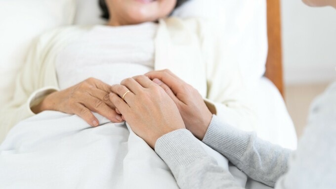 思わず「このばばぁ」と認知症母の頬を叩いた…壮絶介護現場