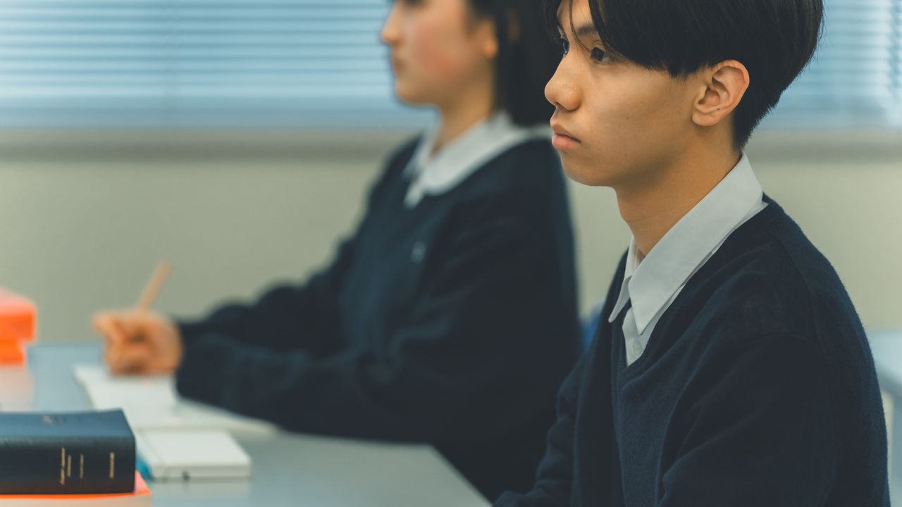 晩婚夫婦、40歳を過ぎてから授かり、「なんとかなる」と思ったが…〈500万円の奨学金〉を背負わせた33歳息子の現在