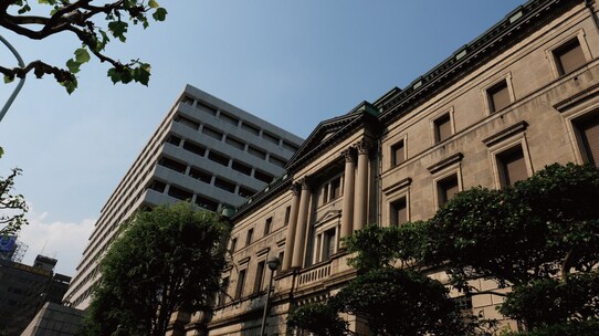 膨大な借金を抱える日本・・・「国債」の購入は本当に危険か?