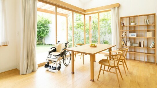 「遅刻しないで来れたね」と老人ホームのダメ職員を褒めた結末