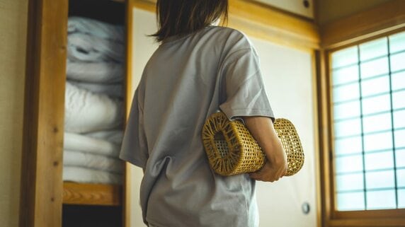 「夏休み終わるのに、いつ帰るの…？」39歳長女と8歳孫、〈荷物を置いたまま〉の居候生活。年金24万円・70代夫婦が直面した「限界」