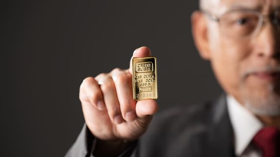 「孫に金をあげたい」その手渡し、危険です。金の生前贈与と贈与税の落とし穴