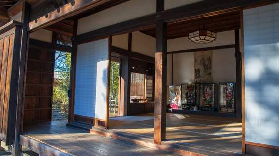 「やっと自由になれるはずだったのに」退職金で古民家を購入した60代夫婦が、田舎暮らしに感じた〈思わぬ孤独と不安〉