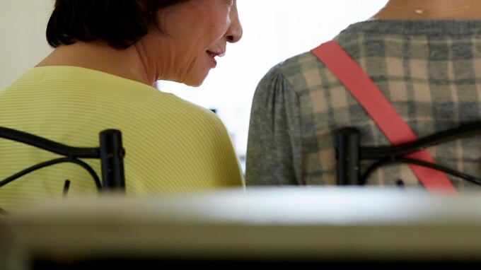 大人になった今、「親のちょっとした一言」に深く傷つくワケ【Xフォロワー1.5万人・心理カウンセラーが解説】