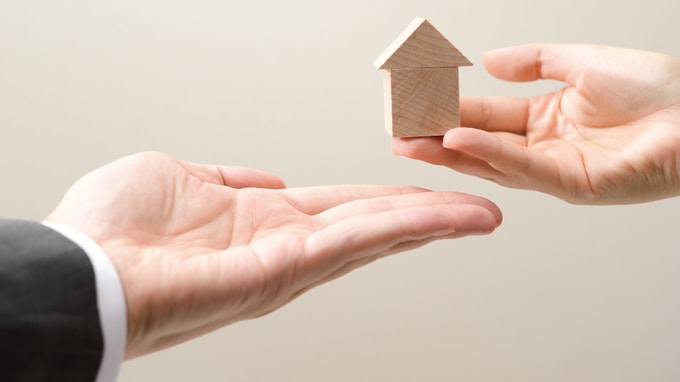 株式譲渡と事業譲渡——売却スキームを選ぶ際のポイントとは？