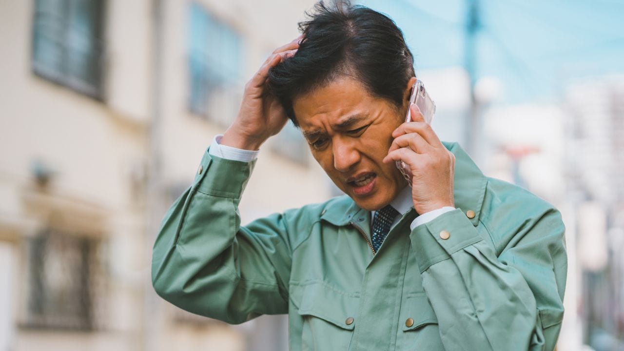 施設長「もう、うちでは限界です」…老人ホームに預けた〈年金月15万円〉82歳父、入居1年で退去勧告。息子「どうしよう、実家売っちゃった…」その後の絶望