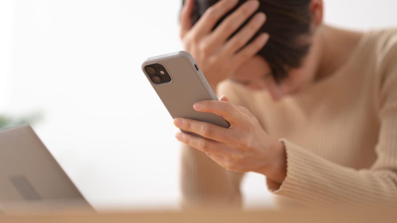 これで黙ってくれるなら…上京した九州地方出身・25歳大卒の長女が、両親への「仕送り月3万円」を激しく後悔したワケ