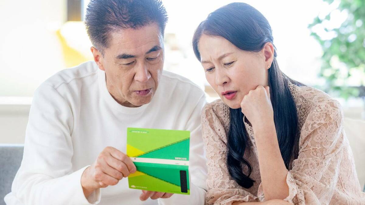 【年金月額22万円】60代夫婦、毎月の赤字は〈蓄えでしのぐ〉予定が…急速なインフレで「ダメだ、貯金の底が見えてきた！」 | ゴールドオンライン