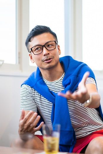 「就労ビザ申請に700万円以上の資本金が必要だったんです」ニシノカズ