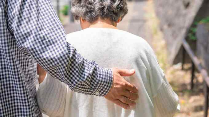 「もう一人では暮らせないの」87歳母から突然の告白…〈年金月24万円・66歳夫婦〉が迫られた決断