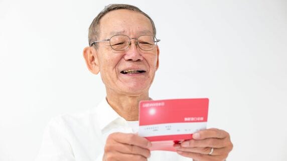 妻に内緒でつぎ込んだ〈退職金1,500万円〉…64歳男性「定年後の夢」が、11ヵ月後に“年金”まで食い潰す「悪夢」と化したワケ【FPが解説】