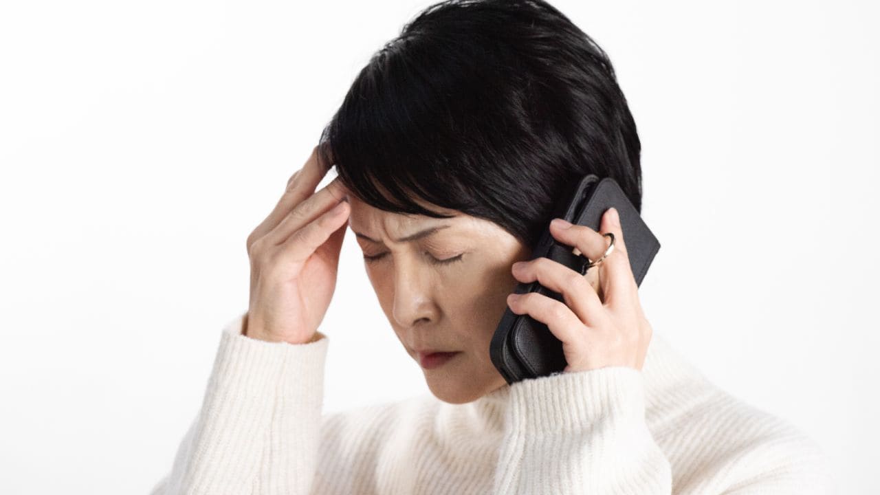 「墓場までお金を持っていけばいい…」週1で実家通いの48歳ひとり娘、〈年金月18万円・お金に執着する75歳父〉を見捨てた日