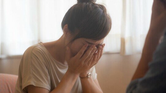 浮気相手から嫌がらせ…別居状態の外国人夫との離婚に、〈日本の法律〉で慰謝料請求はできる?【弁護士が解説】