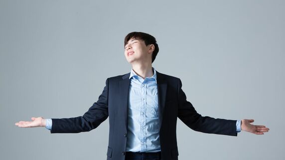 「定年まで、しがみつかせていただきます」…年収600万円・大手勤務の32歳“ぶら下がり社員”。第一線のエリート同期を横目に「昇進に興味なし」のワケ