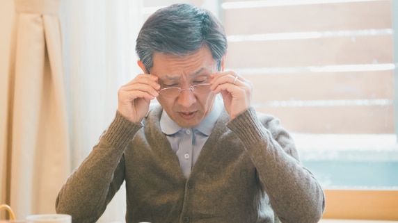 年金繰り下げで増えた「74万円」に課される“見えない手数料”…70歳元会社員夫の落胆「税金と保険料で21万円引かれ、本当の増額は53万円だけ」【FPが解説】