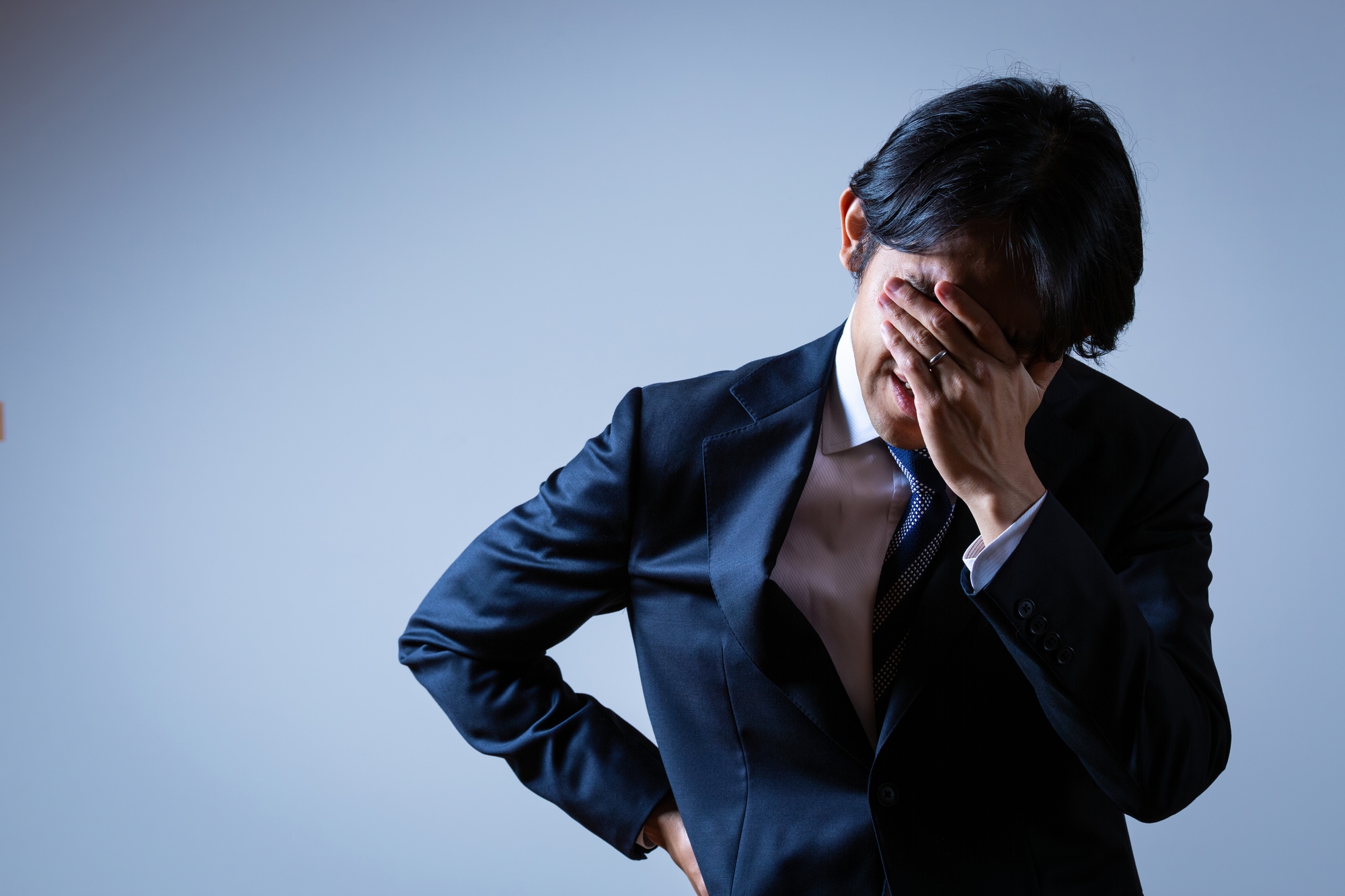 もう、良き夫を演じるのは限界だ…〈月収49万円〉42歳サラリーマン〈小遣い月2万円〉、豪華な妻の手作り料理に絶望するワケ