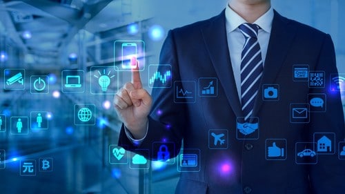 技術的に業務の自動化が可能になるタイミングと、人が仕事を奪われるタイミングには時差があるという。（※写真はイメージです／PIXTA）