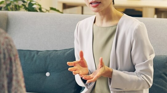 〈友達からつみたてNISAをすすめられた〉20代女性…「危険ですよ！」金融教育家が思わず“待った”をかけたワケ