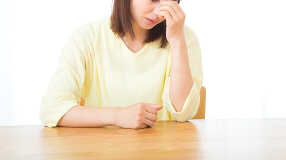 突然の「強い目の痛み・吐き気・頭痛」放っておくと失明も…