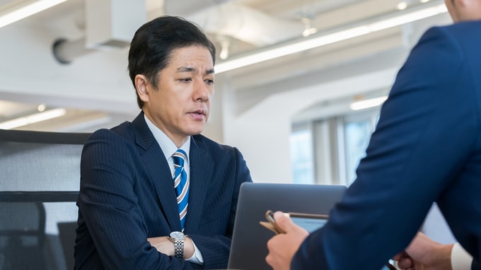 元ソニー統括部長もパニックに。役職定年で「走行中の列車から降ろされる」衝撃と、再雇用で突きつけられるシビアな現実