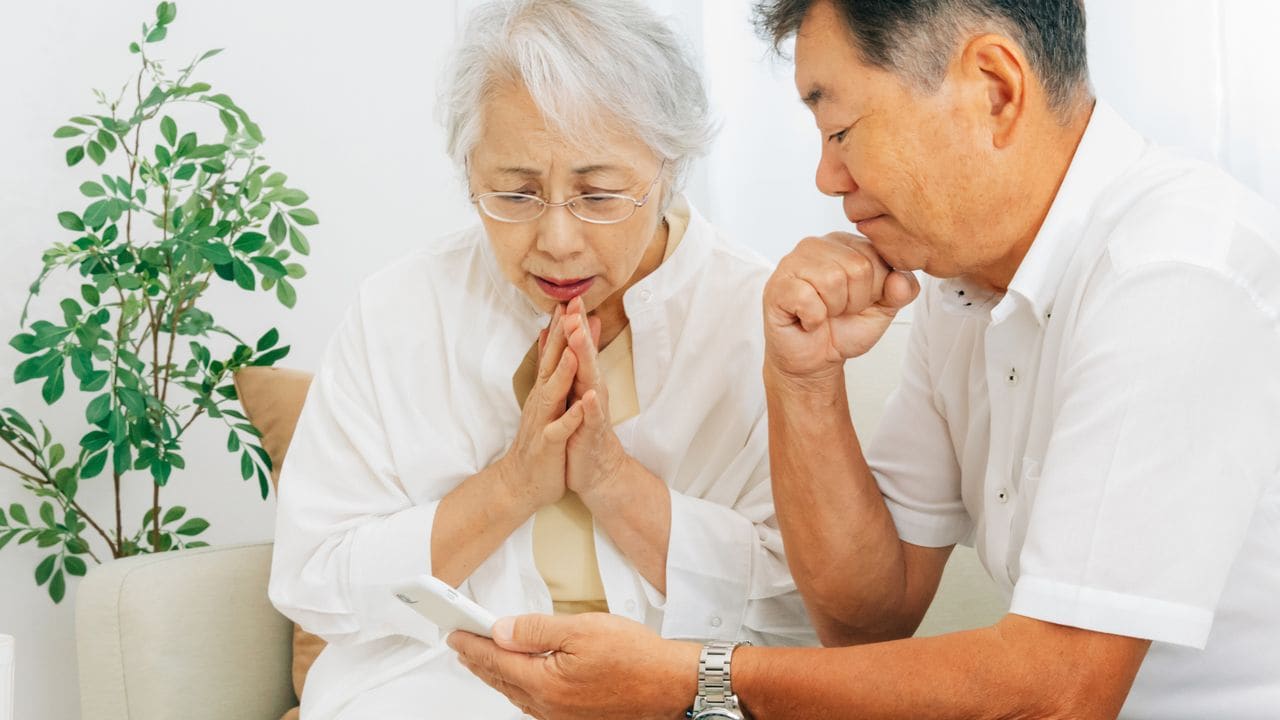「しばらく連絡してこないで」〈年金月25万円〉〈老後資金5,000万円〉70代夫婦が動転した、32歳娘からの拒絶のLINE。「同居強要」の代償