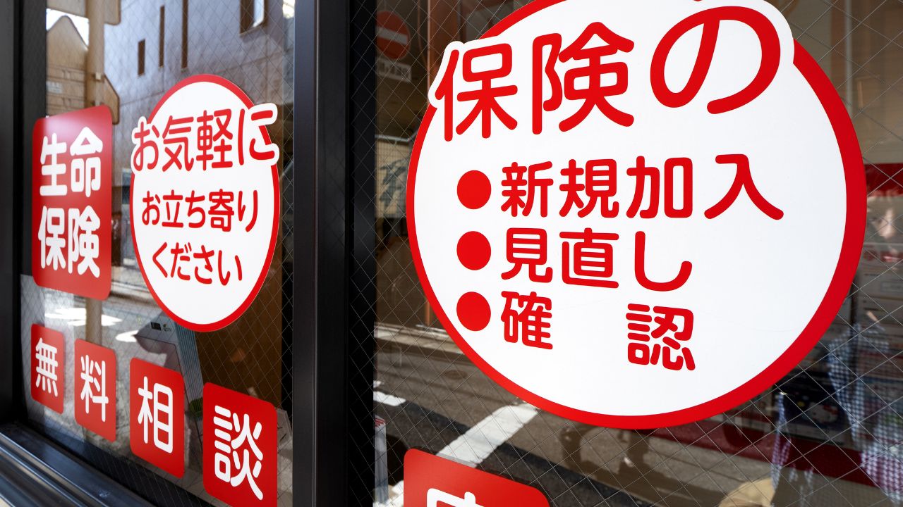 「タダ」に飛びついた俺は、まんまとカモにされていたのか…年金暮らしの68歳独身男性が青ざめた“消えていく無駄な保険料”。通い詰めた〈保険代理店〉のワナ【CFPが解説】