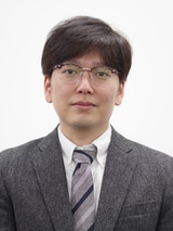 岡 健作