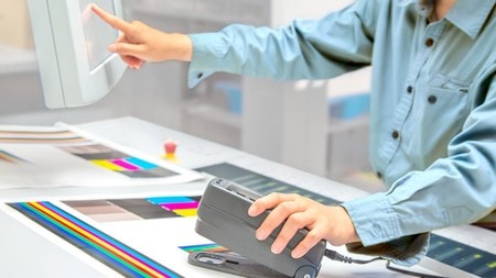 メディアで量産され消費される人々の欲望を見える形で作品化したのがウォーホルだという。（※写真はイメージです／PIXTA）