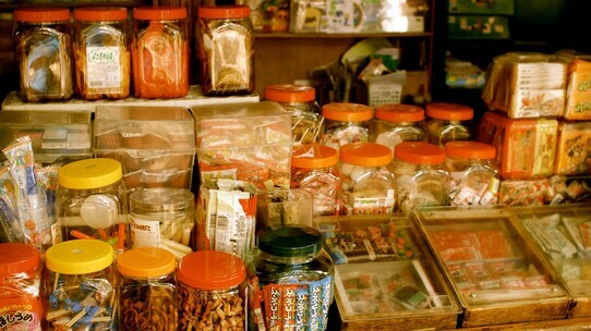 「何これ!」本気の駄菓子屋コーナー大人も子どもも大ウケ!口コミ投稿される理由