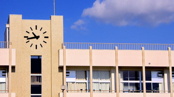「学校内の塾」急成長　関連銘柄に注目