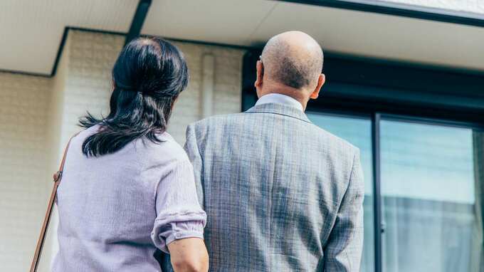 「もっと人生を楽しめばよかった…」年金月26万円・貯金4,000万円、70代夫婦の回想。節約中心の暮らしがもたらした〈静かな後悔〉