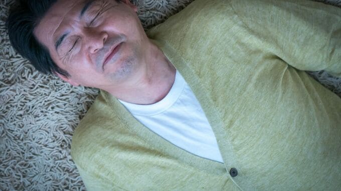 だから、あなたはダメなのよ…冷たい妻の視線。やり手の60歳元営業部長が「屈辱の退職」、家でゴロゴロ・ぼんやりテレビのワケ【CFPの助言】