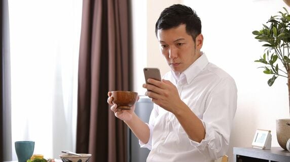 「あなた、家にいるのに、いないのよね」年商9億円・38歳社長が湾岸タワマンで見失った“守るべきもの”。スマホを片時も手放せなかった男性が、妻子の家出で思い知った〈成功の代償〉