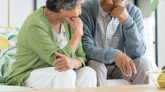 〈貯金3,000万円・年金月22万円〉でも満たされない…73歳夫婦が振り返る「節約ばかりの老後」と後悔の日々