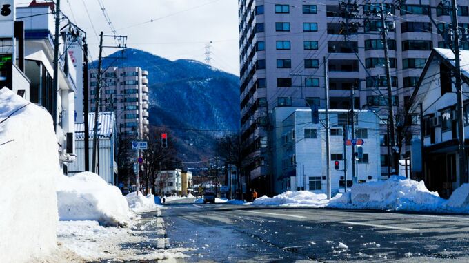 「東京に帰りたい」…〈年金月14万円〉68歳男性、50平米・苗場のリゾートマンションを破格の28万円で購入。“不便承知”で「あえて選んだ」結果