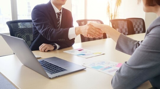 息子には株、娘には現金。経営者の相続・事業承継、法人契約の〈長期平準定期保険・終身保険〉の活用事例【公認会計士が解説】