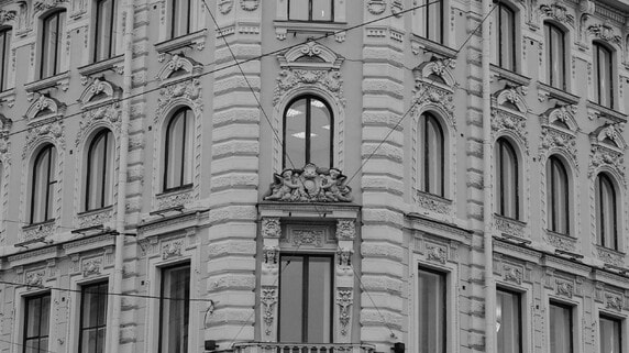 映画や小説にも登場、秘密めいたイメージも…「プライベートバンク」とは？