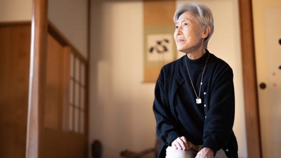 この家は、私で終わりにします…200年続く家系を自らの代で絶った「年金月13万円・71歳おひとり様女性」の涙の決断【FPの助言】