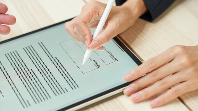 不動産契約の「電子化」はどこまで進んだ？ 弁護士が解説する電子契約の法的メリットと「なりすまし」リスク