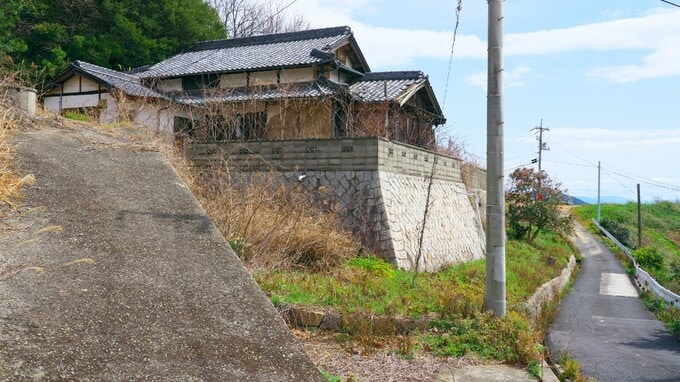 〈消えた3,000万円〉高齢父の死後、預貯金の消失が判明…二男の嫁が乗り回す高級外車に向けられた、疑惑の視線【弁護士が解説】