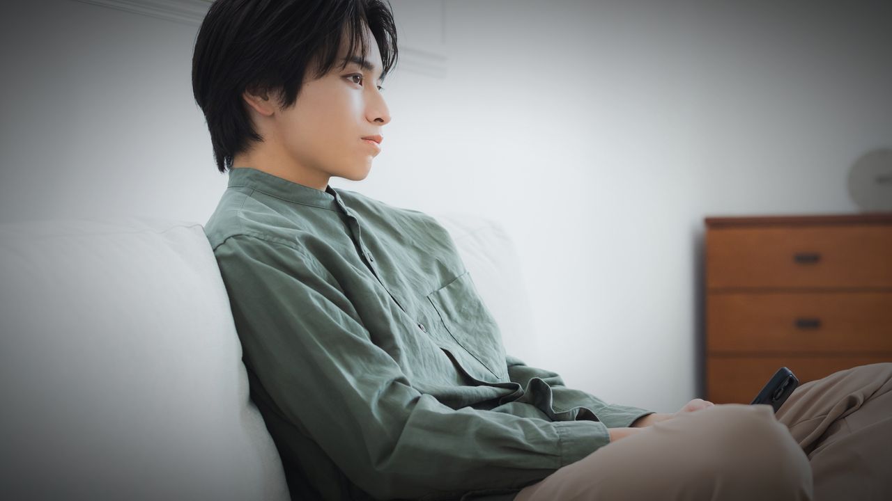 「YouTubeは1日10時間、腹が空いたらUber Eats、でも、SNSは見ない」…手取り20万円・24歳、ワンルーム一人暮らし「孤独の末期」